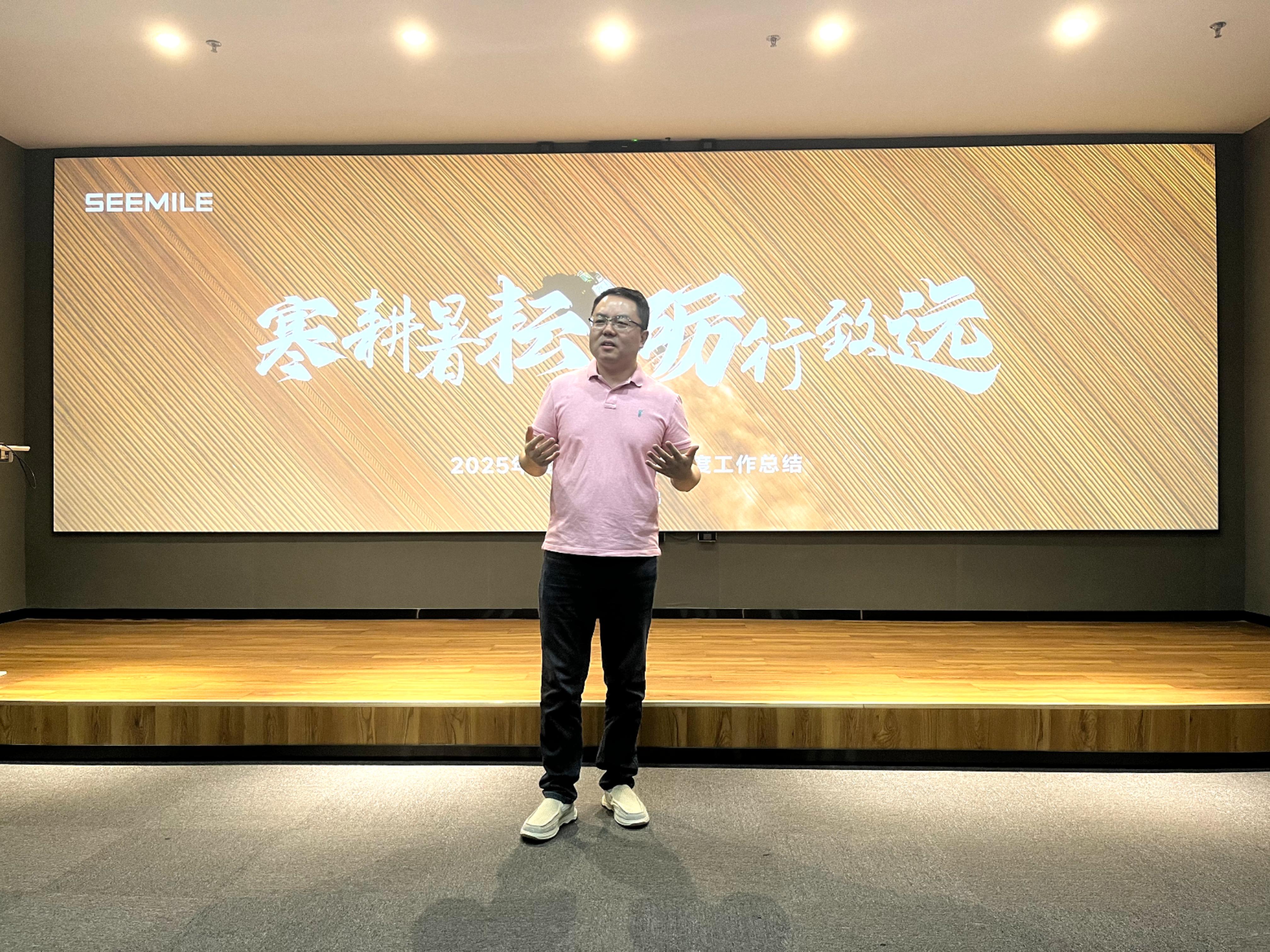 激擎光電陳龍：投影品類成長與衰退 唯有顛覆性創(chuàng)新才能開辟未來